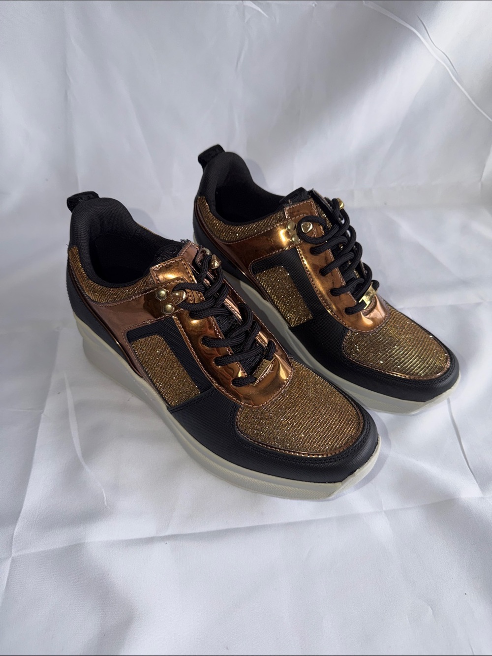 DKNY Leo Wedge Sneaker Black Gold Metallic Lace Up Platform Shoes Women's 10